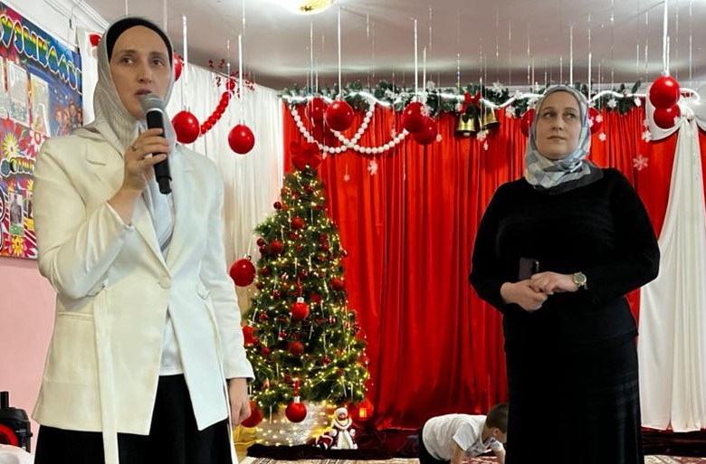 В рамках акции «День добра» в Центр для детей и подростков в Казбековском районе доставили подарки от сенатора Сулеймана Керимова